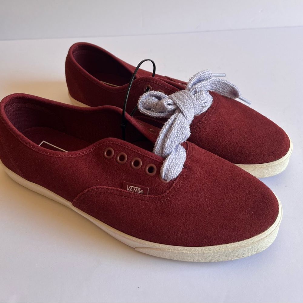 NWT VANS Men's Burgundy Canvas Sneakers Size 7.5 men’s and 9 women